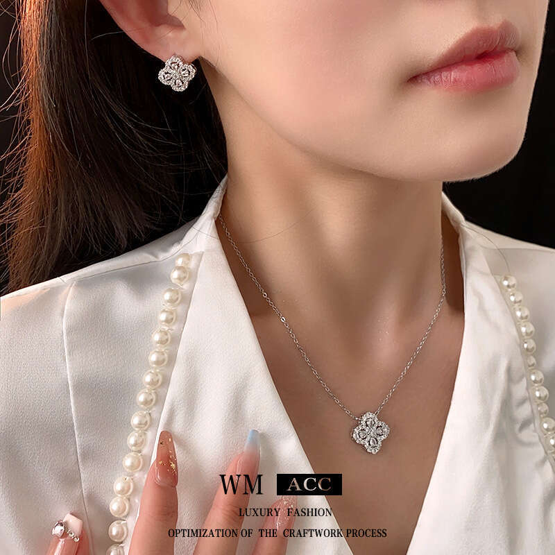 Sier Needle Zircon Flower Hollow Simple Fashionable Elegant Clavicle Chain Versatile Light High-end Sense Necklace