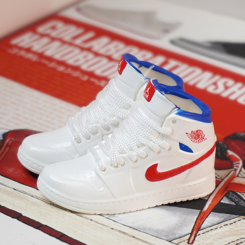 Creative Desk Decor Gift A Pair of Miniature Sneakers in Random Colors Basketball Shoe Ornament For Men Basketball Fan DIY Keychain Bag Accessory