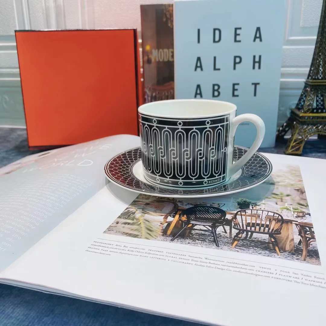 Luxury Bone China Coffee Cup And Plate H Home Set Creative Tea Cup With Plate Household Simple Flower Tea Ceramic Home Wedding Y250913