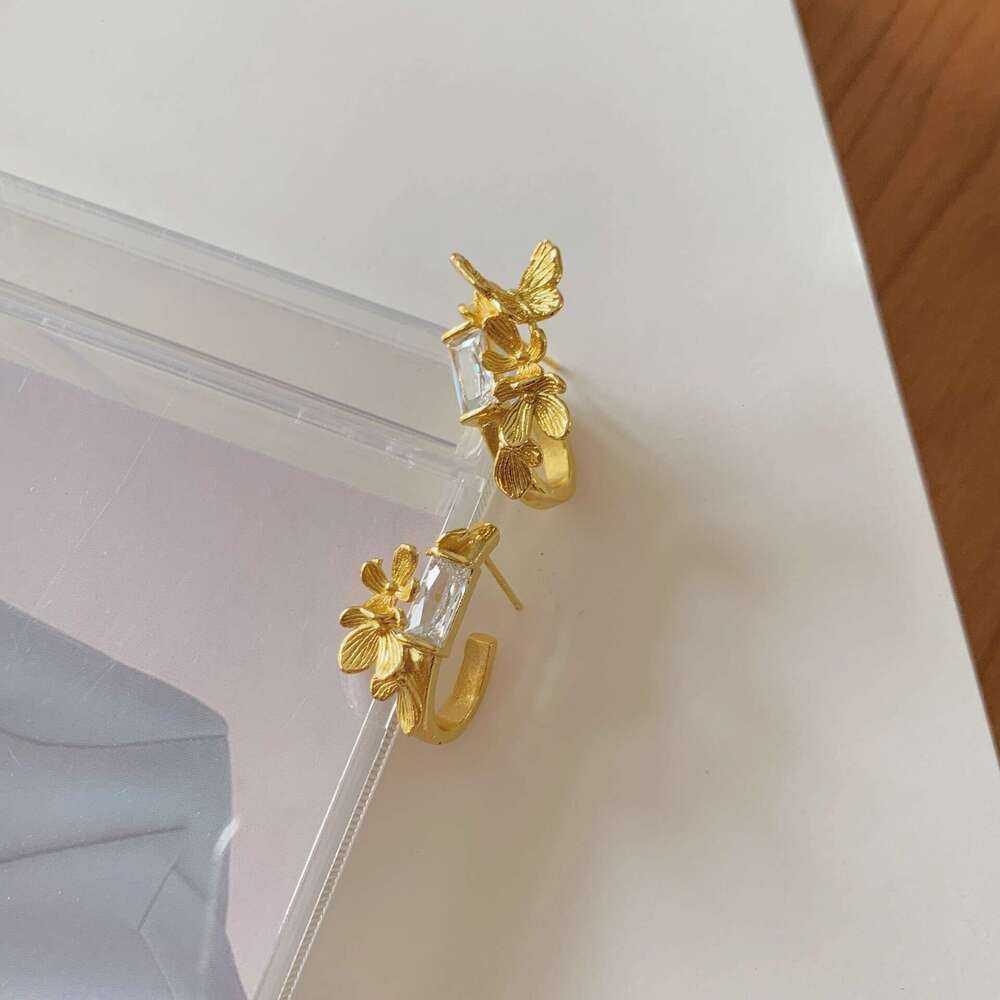 Elegant Butterfly Flower Zircon C-Hoop for Women, Niche Light High-End Stud Earrings