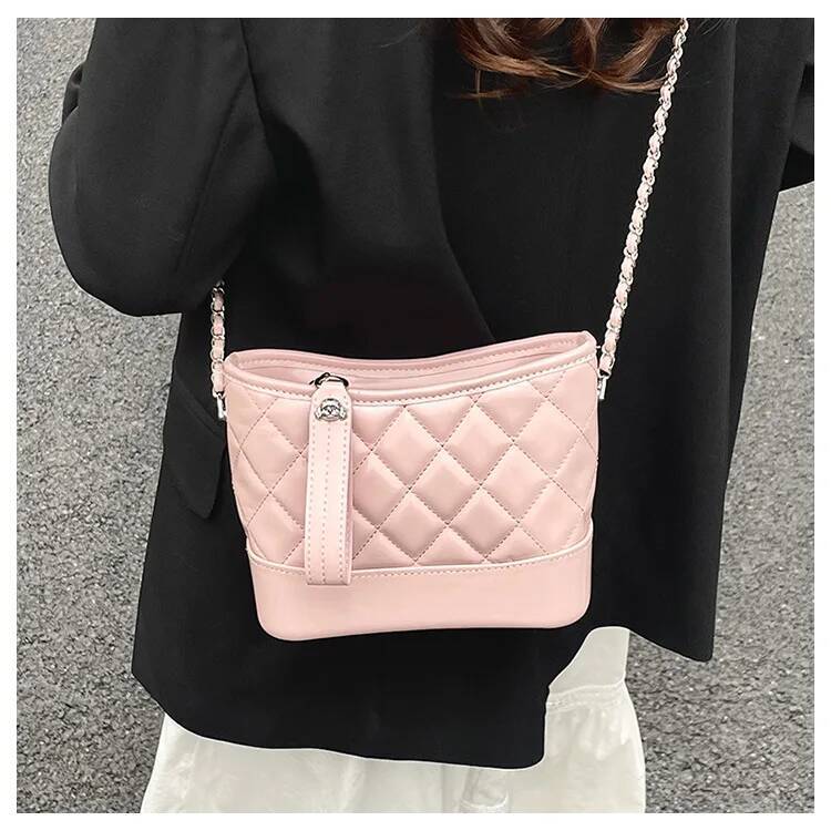 New Luxury Quilted Chain Bucket Bag Designer Women's Fashion Bohemian Style Diagonal Shoulder Commuter