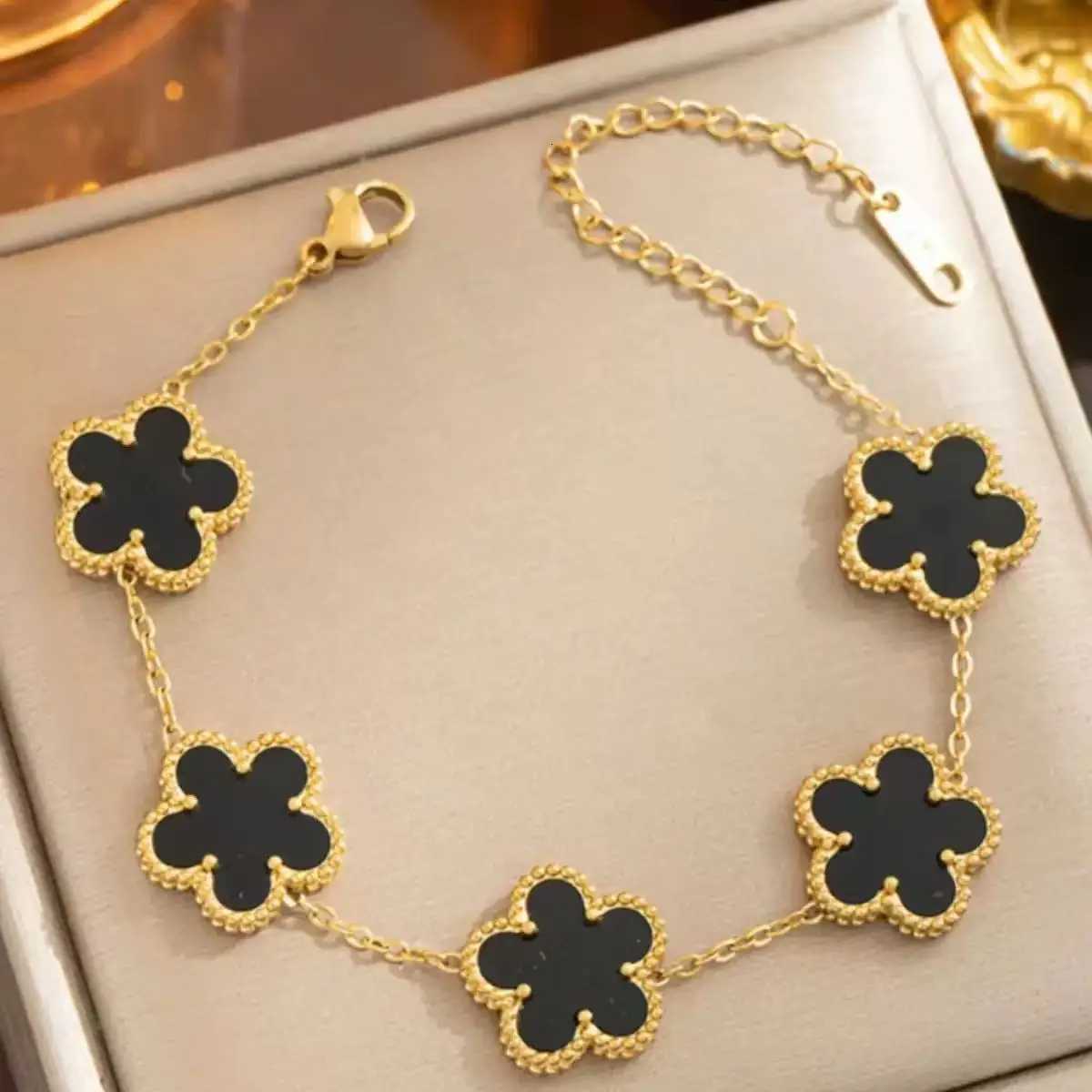 fashion fivepetd flower five bracelet wens light luxury fashion versatile personality simple S250912