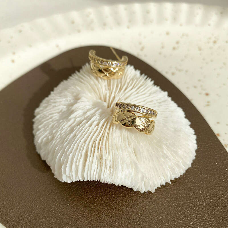 Delicate Dia-Studded Sier Needle Elegant Geometric Crossed Rhombus Circle Simple Stud Earrings Jewelry