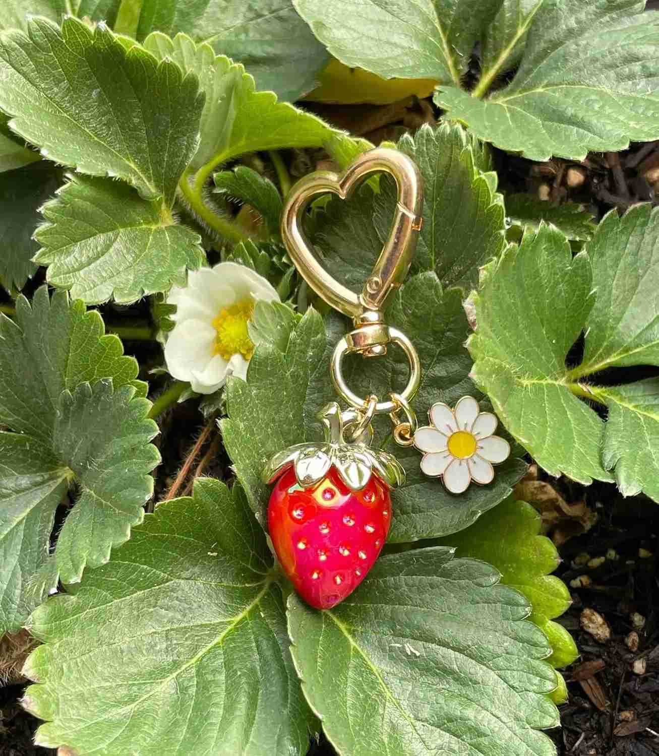 Cute Strawberry KeychainBag CharmsKawaii Heart Flower Key chains Accessories Decor for Girls Purse Gifts M250912
