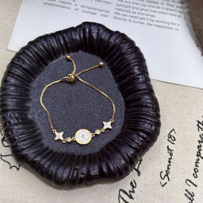 Charm Bracelet Designer for women Luxury Bracelets jewelry Copper plated with 18K gold High quality fashion charms hand Chain Holiday and vacation gif