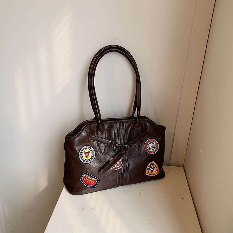 American Badge Underarm Designer Bags for Women 2025 New Large Capacity Commuter Versatile College Style Shoulder Tote Bag