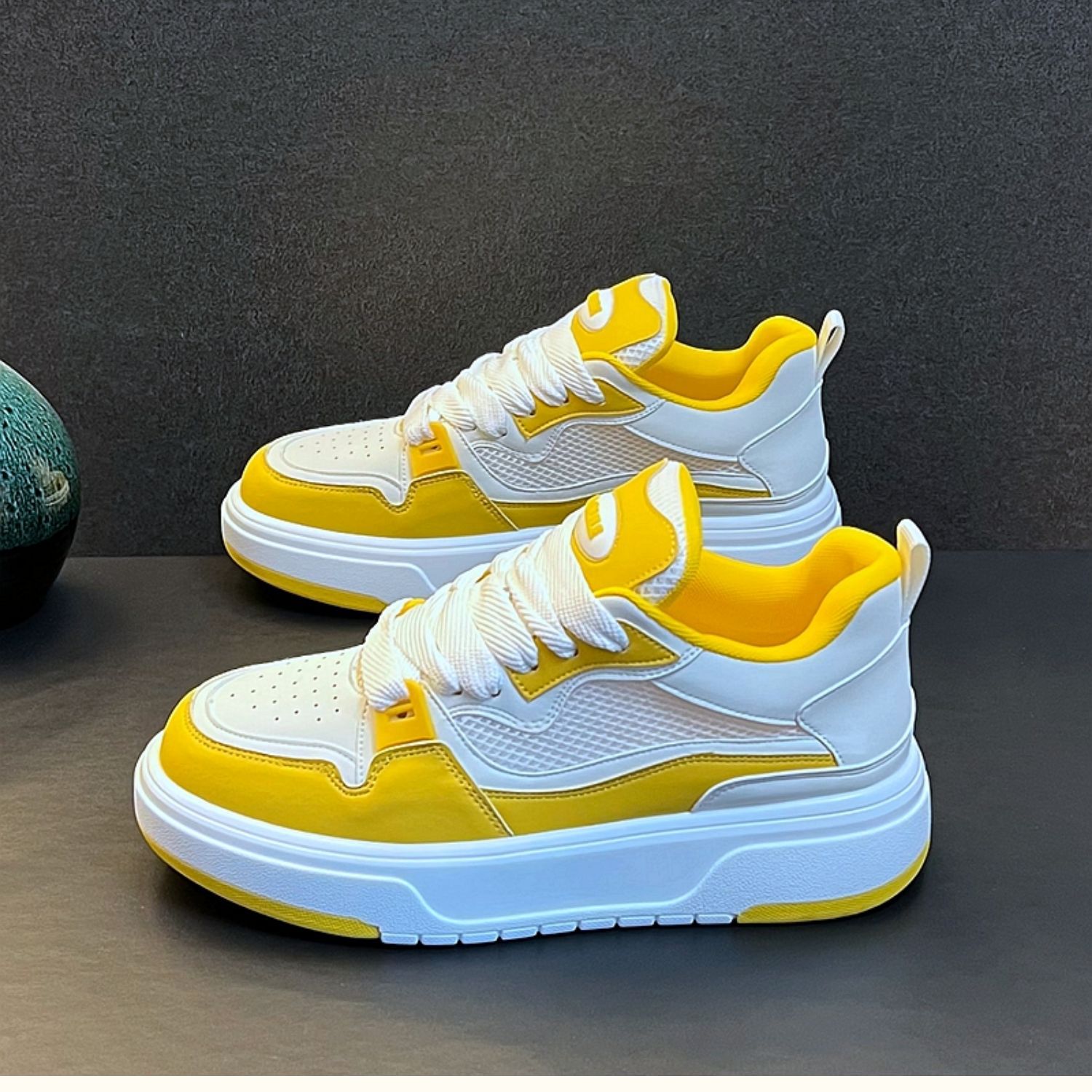Designer Shoes Men's Shoes 2025 Summer Breathable Mesh New sporty Casual shoes Fashionable and Versatile thick-soled sneakers Men's white sneakers Free shipping