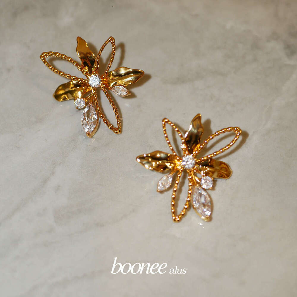 Boonee Alus Design Lily Stamen Hollow Autumn Winter Textured Earrings Light Simple