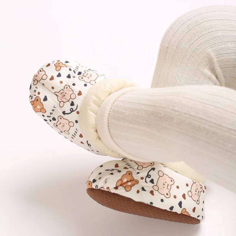 Autumn winter plush shoes with soft soles and cotton insulation newborns, comfortable baby boots for 0-1 years old