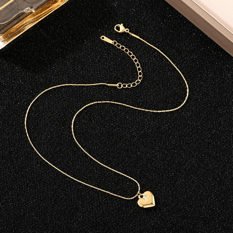 Minimalist Elegant Light Heart Love Titanium Steel Necklace for Women French Style 2025 New Women's Collarbone Chain