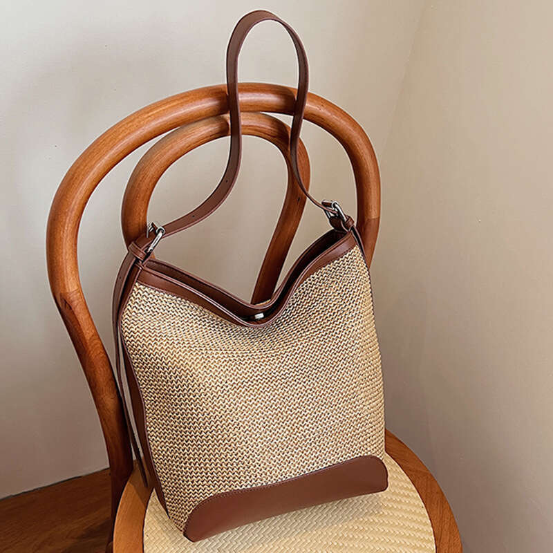 2025 New Korean Style Simple Woven Shoulder Designer Bags Large Capacity Underarm Fashion Trend Lightweight Bucket Bag