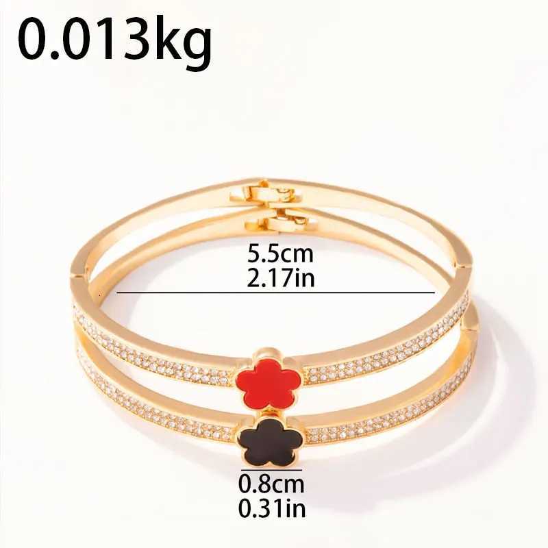 High Quality Inlaid Zircon Hot Selling Plum Bloss Plant Five Flower Bangle Bracelet for Wen Lucky Jewelry Gifts S250912