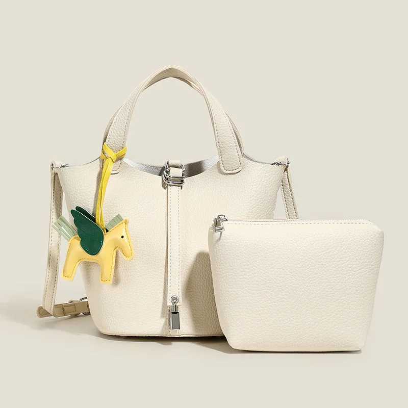 IMJK 201713cm Light design womens new shoulder strap armpit bag fAshionable single shoulder chain small square bag C250912