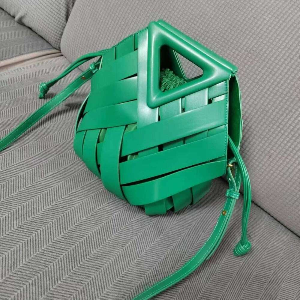 Elegant High-End Fashionable Women's Basket Nichedesign Hand-Woven Cross-Border Bag New 2024 Model Motorcycle Equipment Accessor