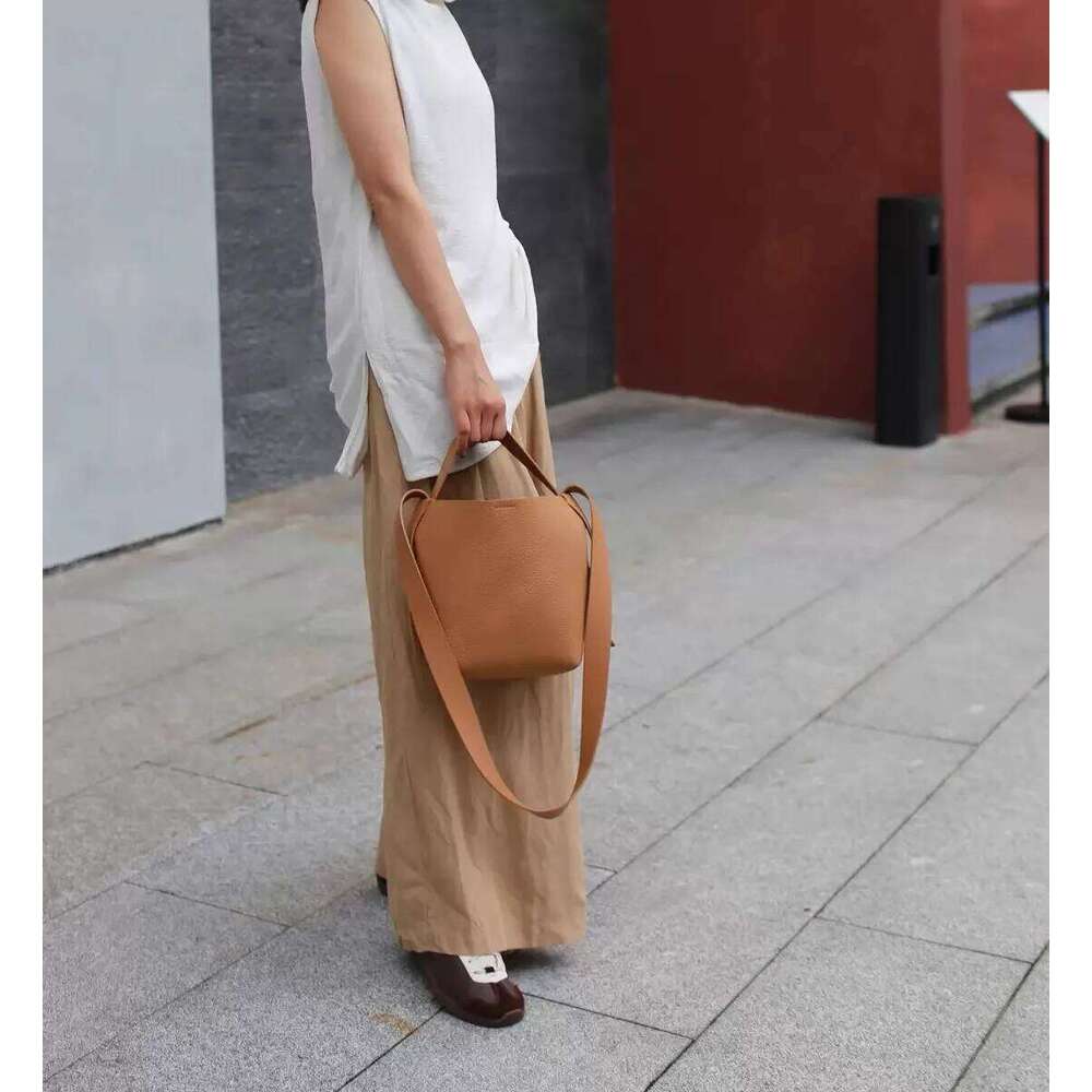 Autumn And Winter New Genuine Leather Women's Simple Design Women Cowhide Shoulder Elegant Versatile Crossbody Bag