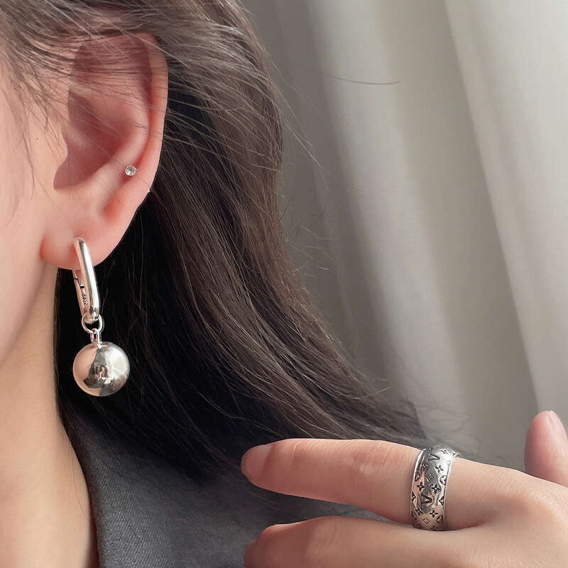 Elegant INS Simple Round Ball Earrings for Women, Niche Design, Light , High-End Fashion Earrings, 2022 New Model