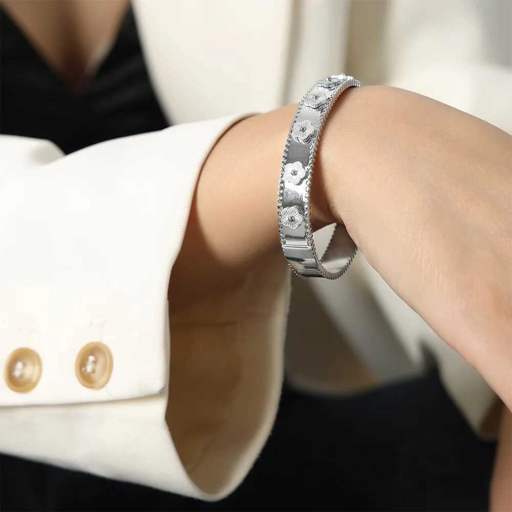 Fashionable New Design Stainl Steel Metal Gold Silver Five Flower Bracelet High Quality Wens Temperament Gift S250912