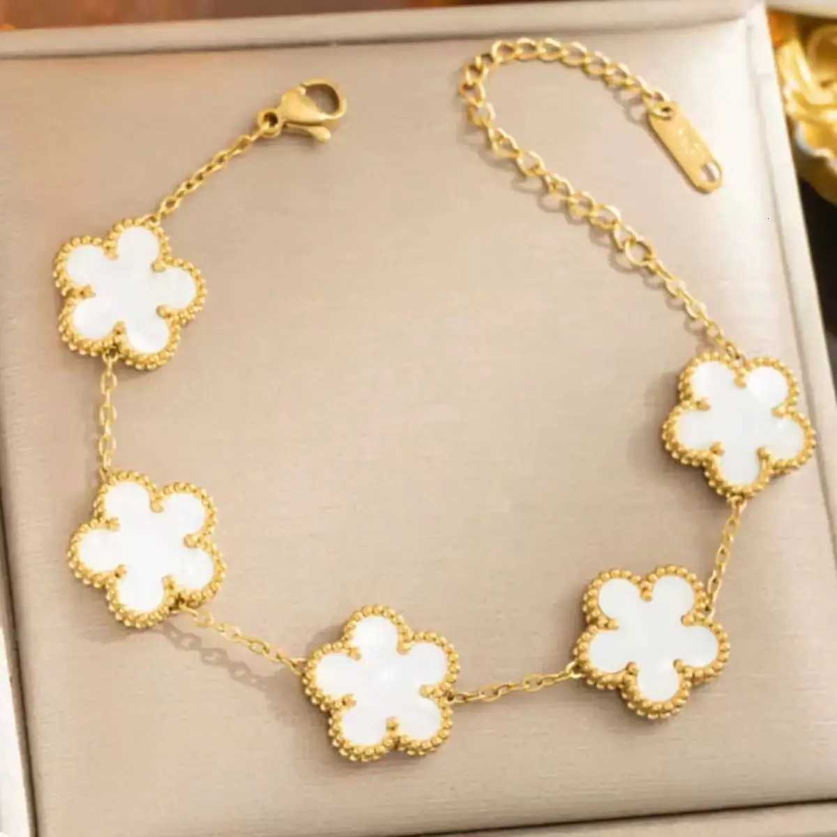 fashion fivepetd flower five bracelet wens light luxury fashion versatile personality simple S250912