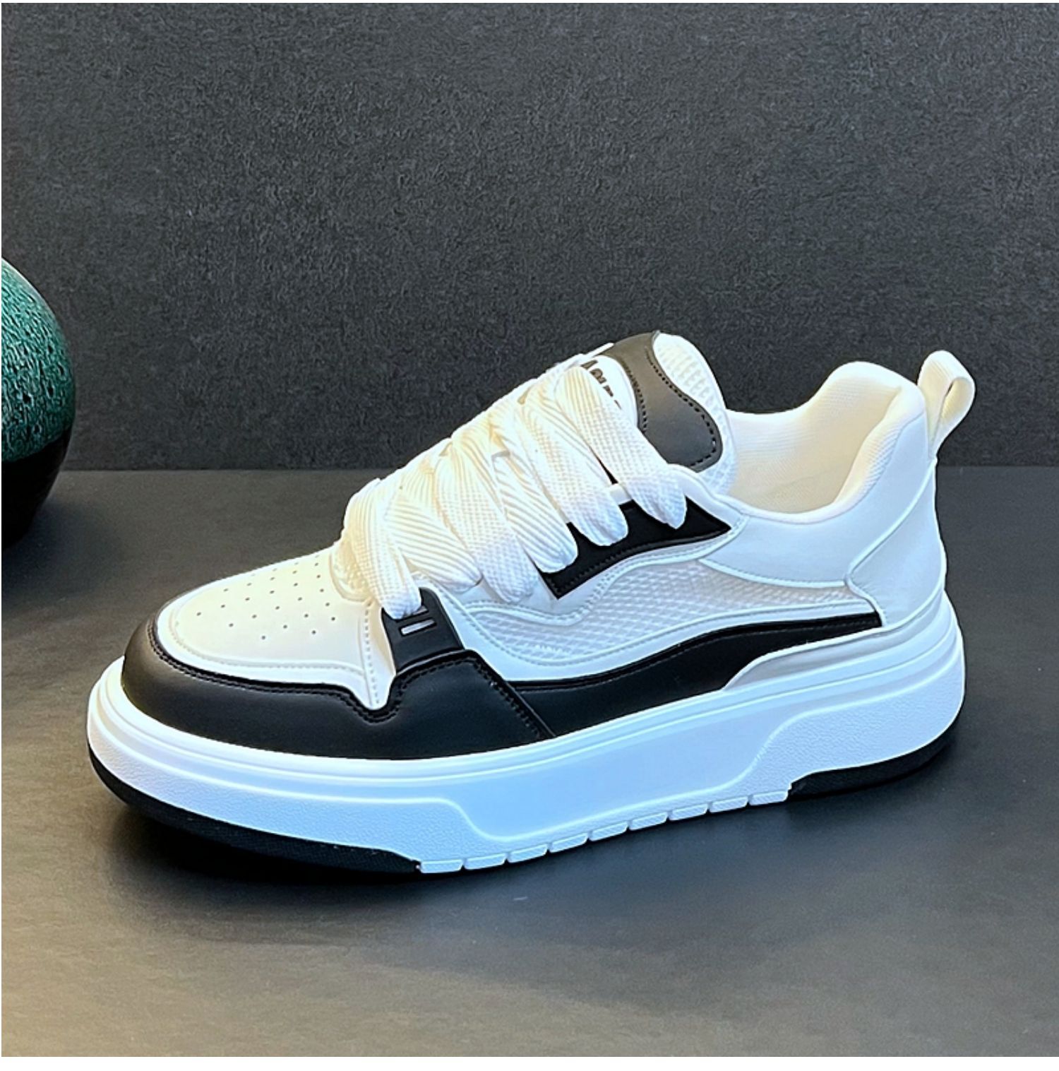 Designer Shoes Men's Shoes 2025 Summer Breathable Mesh New sporty Casual shoes Fashionable and Versatile thick-soled sneakers Men's white sn