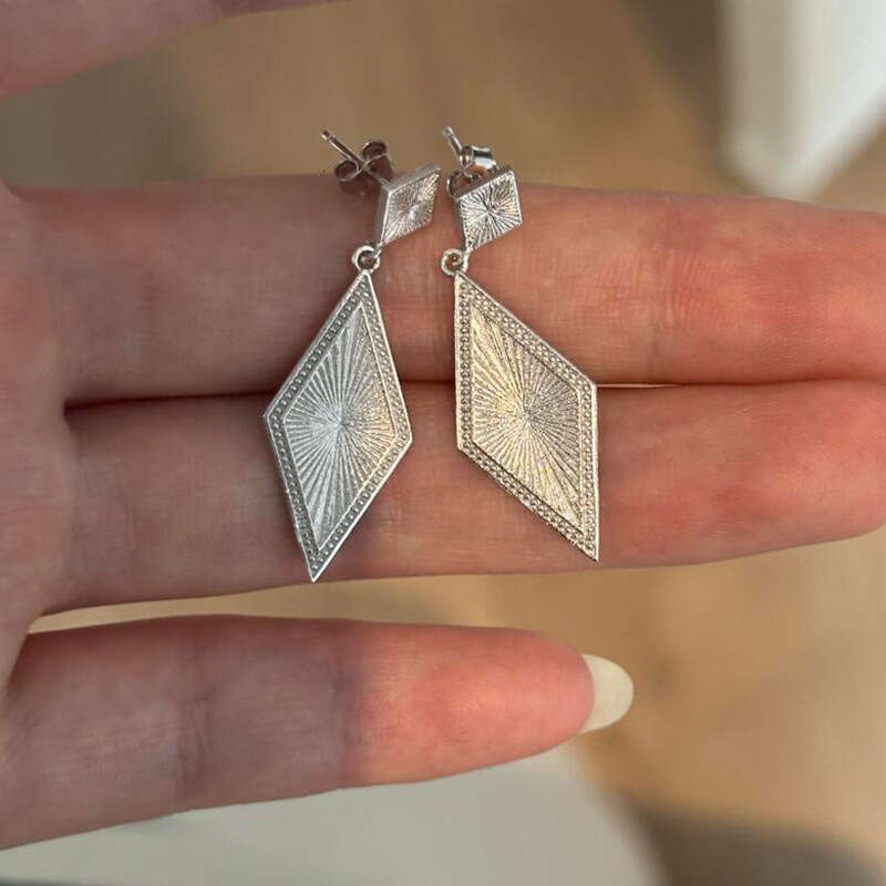 Minimalist Style sier Dia-Shaped High-End Feel Face-Slimming Long Geometric Earrings Paired with Sweater