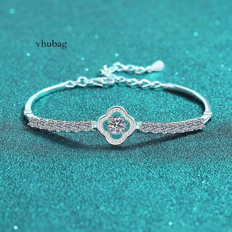 S Sterling Sier Hand-Inlaid Moissanite Four-Leaf Clover Hollow Drill Bracelet Korean Simple Hand Decoration Factory