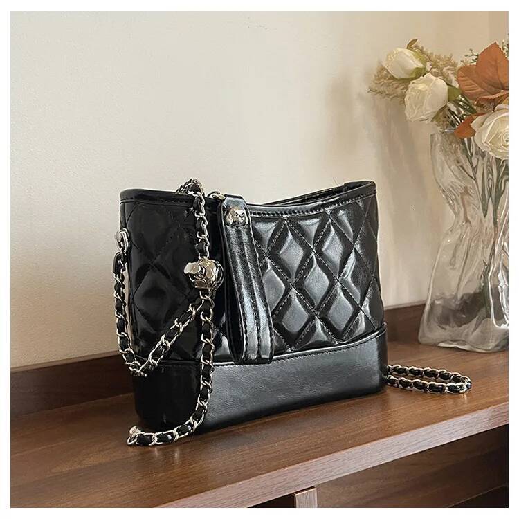 New Luxury Quilted Chain Bucket Bag Designer Women's Fashion Bohemian Style Diagonal Shoulder Commuter