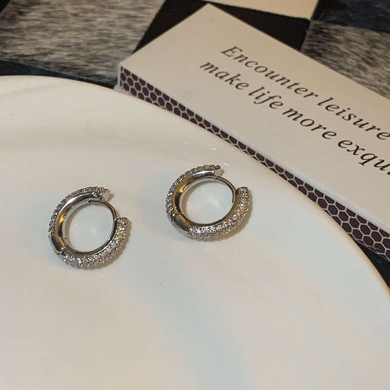 Ins Fashionable Super Shiny Rhinestone Hoop Earrings Minimalist Style Hoops Ear Clips High-end Elegant Light Fashion 2022