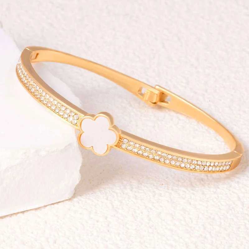 Exquisite Bracelet Plated 2024 FiveLeaved Flower Trend Wens High Gold Quality Inlay Zircon Luxury Open Mouth Bangle S250913