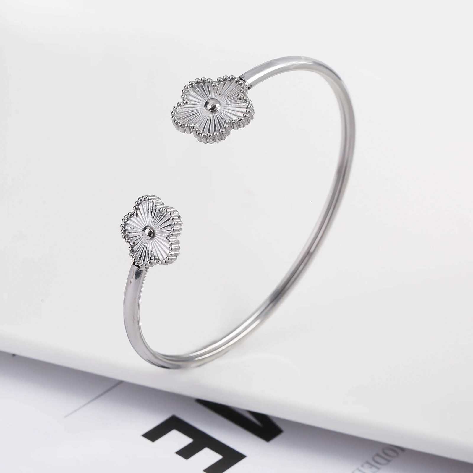 Classic Stainl Steel Metal Flower Charm Bracelet for Wen Simple Style Bracelets Rustproof Wrist Jewelry Gift Party S250912