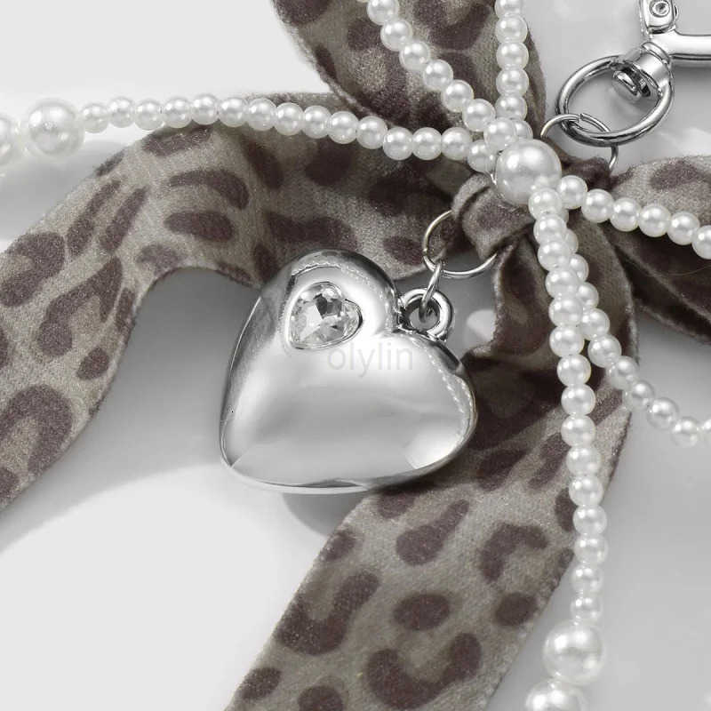 Y2k Fashion Leopard beads Ribbon Love Bow Keychain Imitation pearl Key Ring Student Womens Charms Bag Backpack Pants Decoration M250912