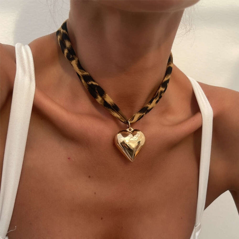 Heart Necklace Trendy Exaggerated Leopard Print Jewelry for Women Unique Design Sweet Cool Spicy Girl Pendant