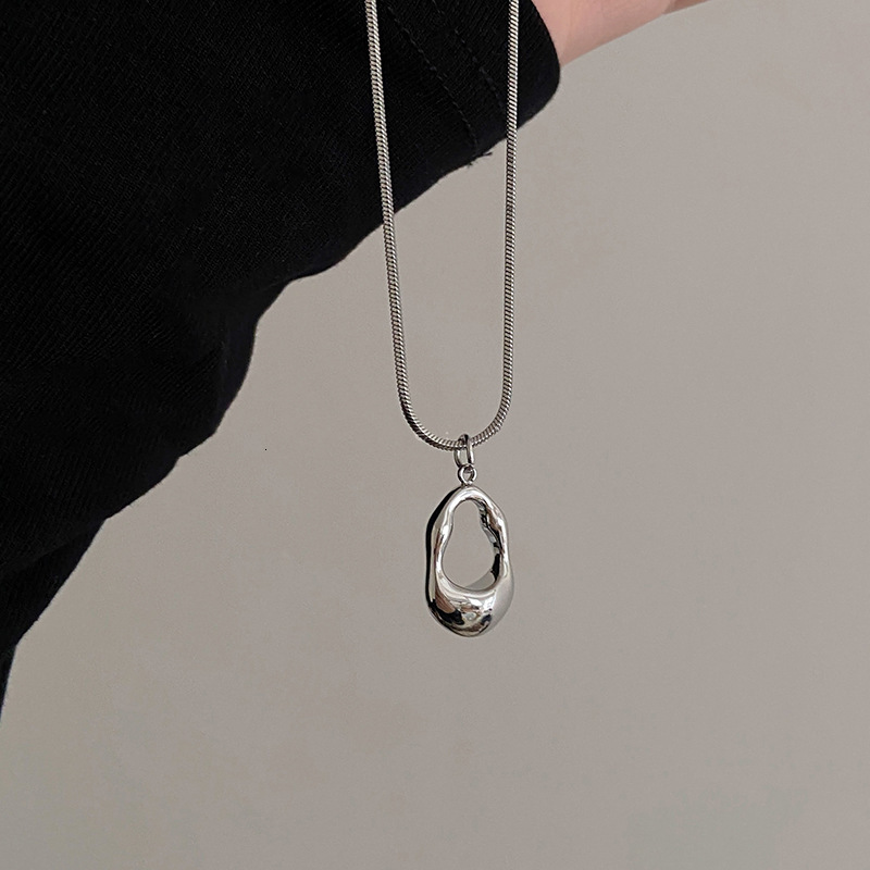 Titanium Steel Hollow Geometric Simple Niche Minimalist Design Pendant Clavicle Chain Versatile Cold Style New Choker Necklace