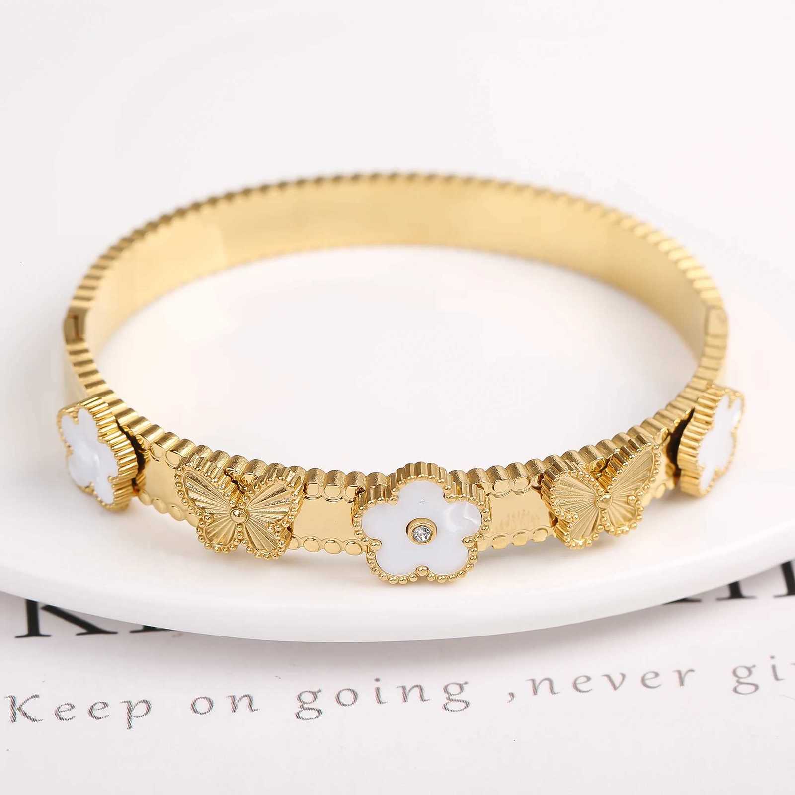 Tren Lucky Five Leaved Flower Stainl Steel Bangles For Wen Girls Gold Color Metal Wristlet Bracelets Jewelry Gifts S250912 MJH
