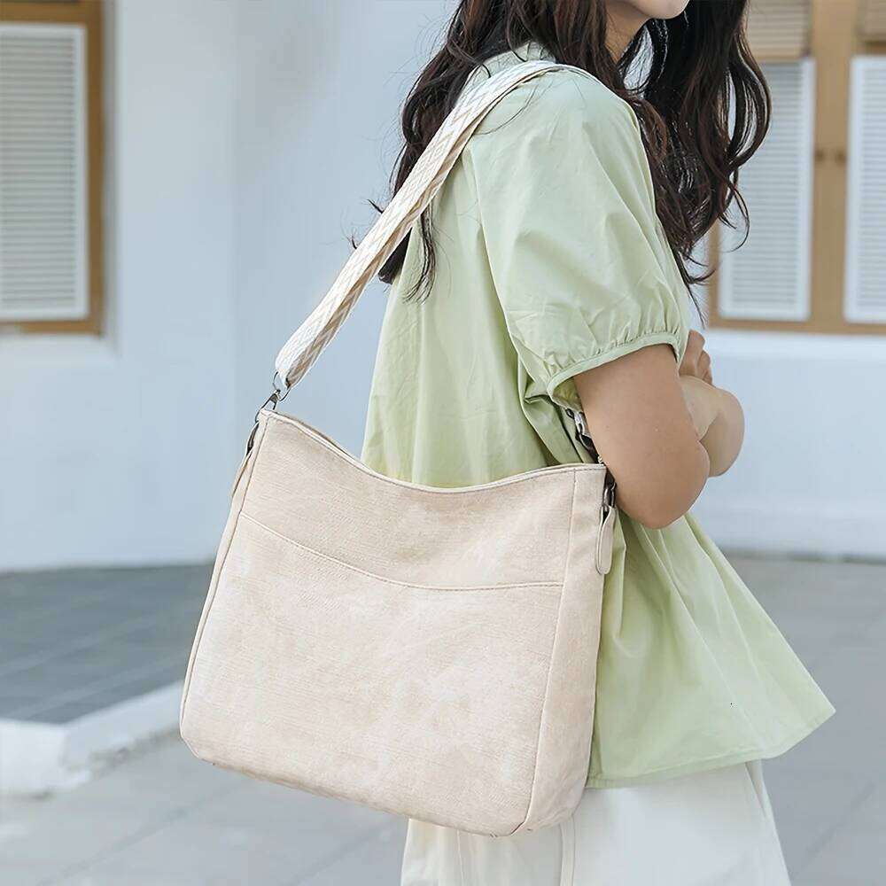 Ladies' Crossbody Large Capacity Retro Niche Tote Bag, Fashionable And Versatile Wide Shoulder Strap Casual Commuting Bag