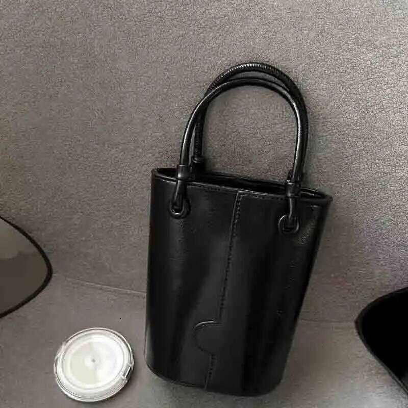 2024 New Fashion Bucket Shaped Retro Causal Chic Elegant Women Crossbody Handheld Versatile Bags Lady Handbags Shoulder Bag