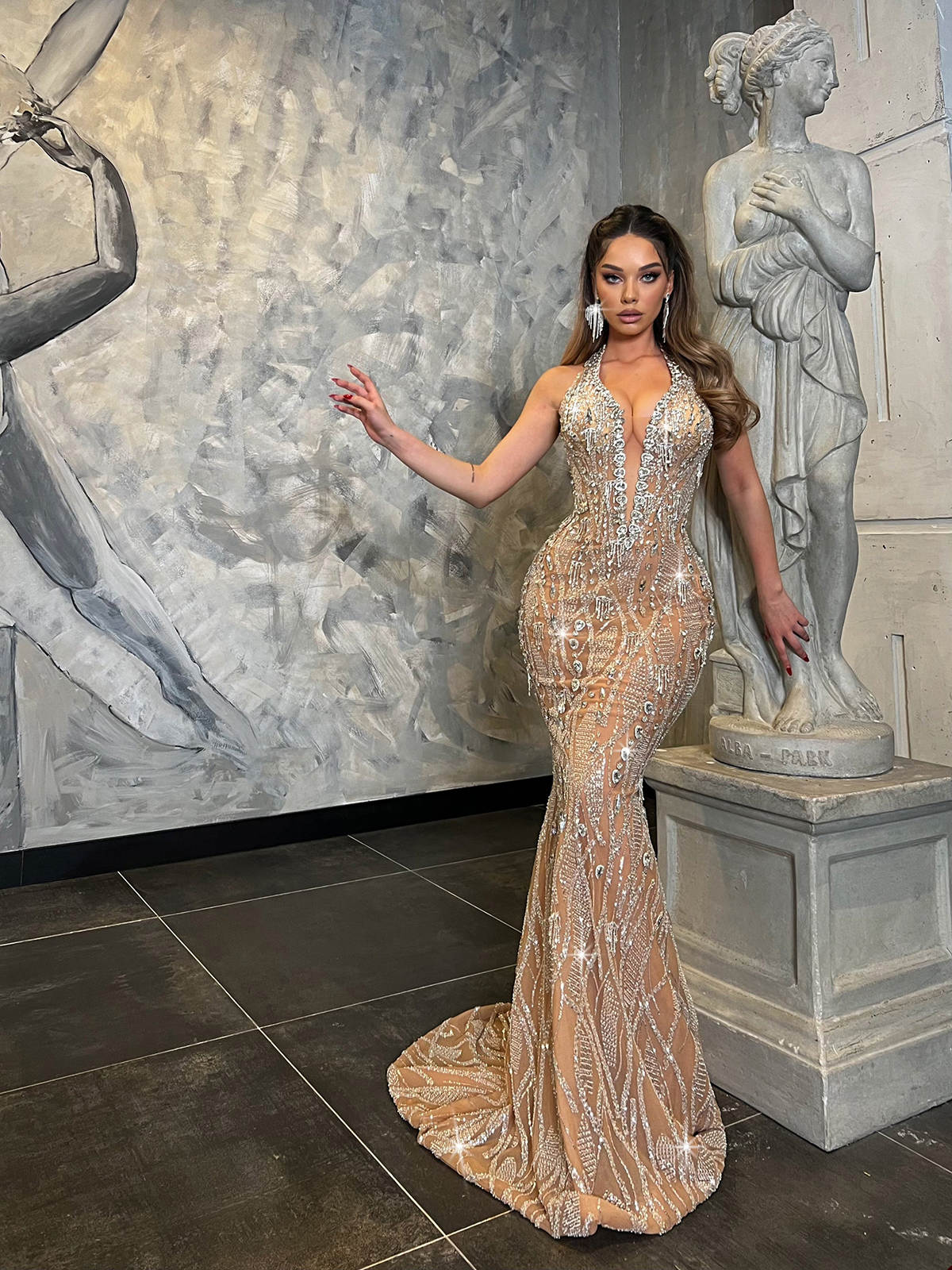 Stunning Crystals Evening Dresses Halter Neck Mermaid Prom Gowns Sequins Beaded Sleeveless Sweep Train Party Dresses Customized