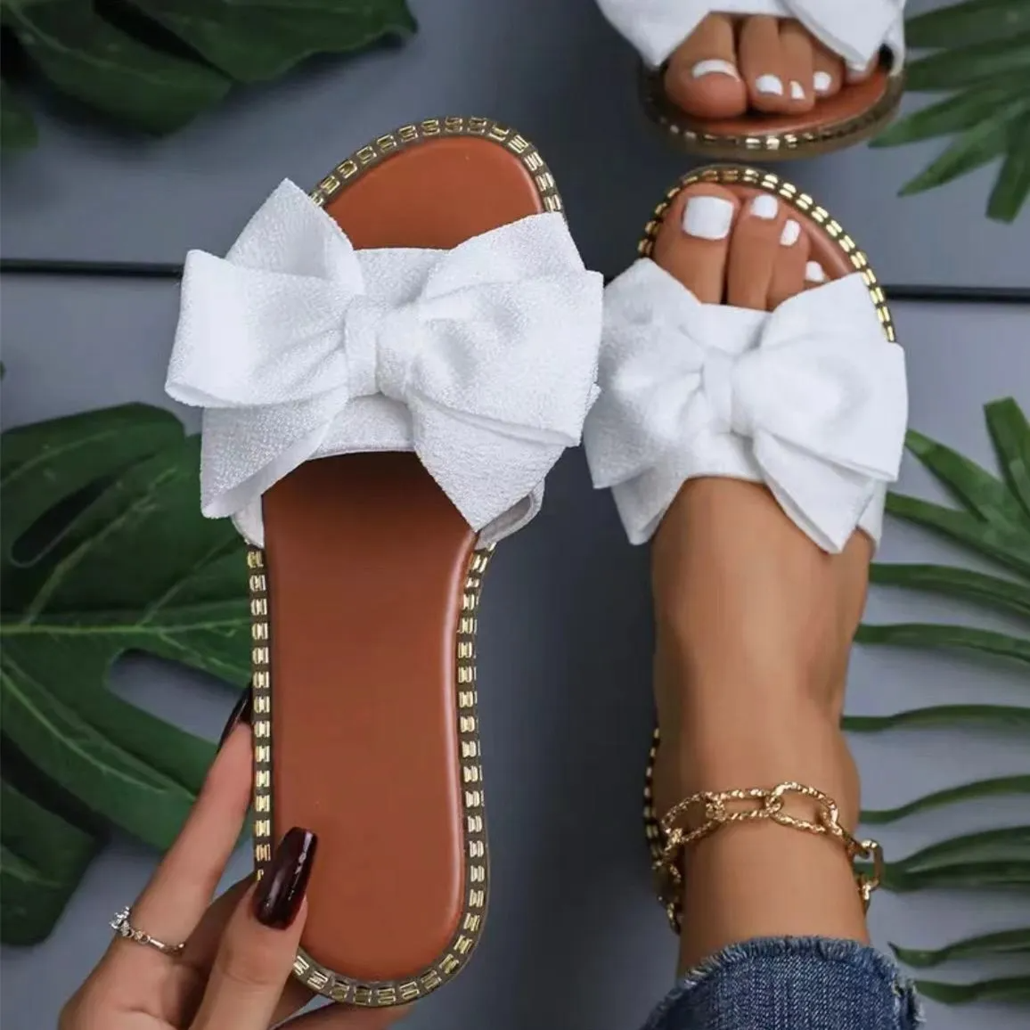Women's 2025 New Summer Fashion Versatile French Retro Comfortable Thick Bottom Sports Beach Shoes with One Belt Sandals