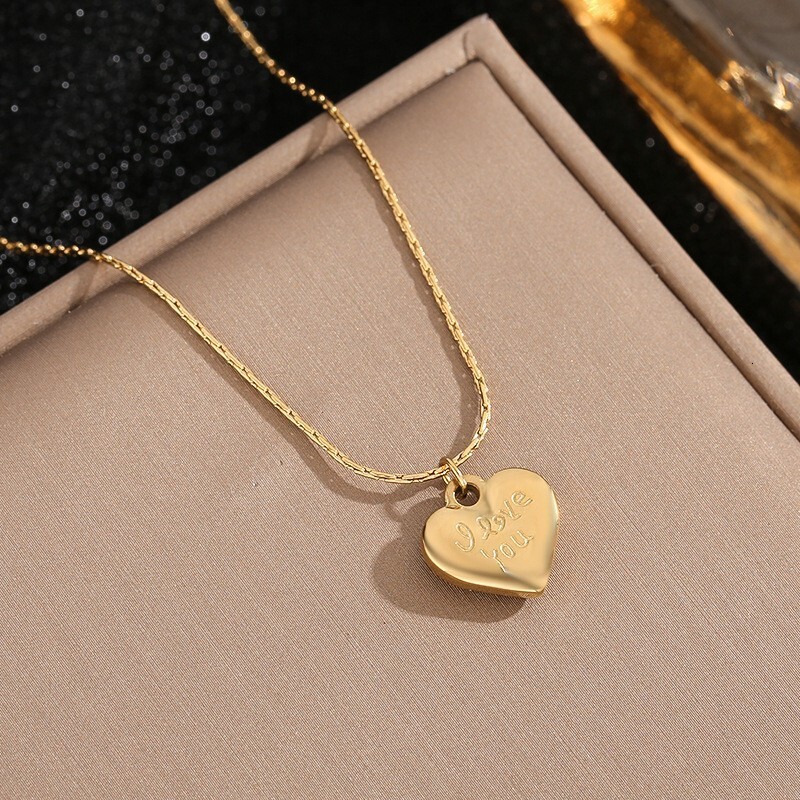 Minimalist Elegant Light Heart Love Titanium Steel Necklace for Women French Style 2025 New Women's Collarbone Chain