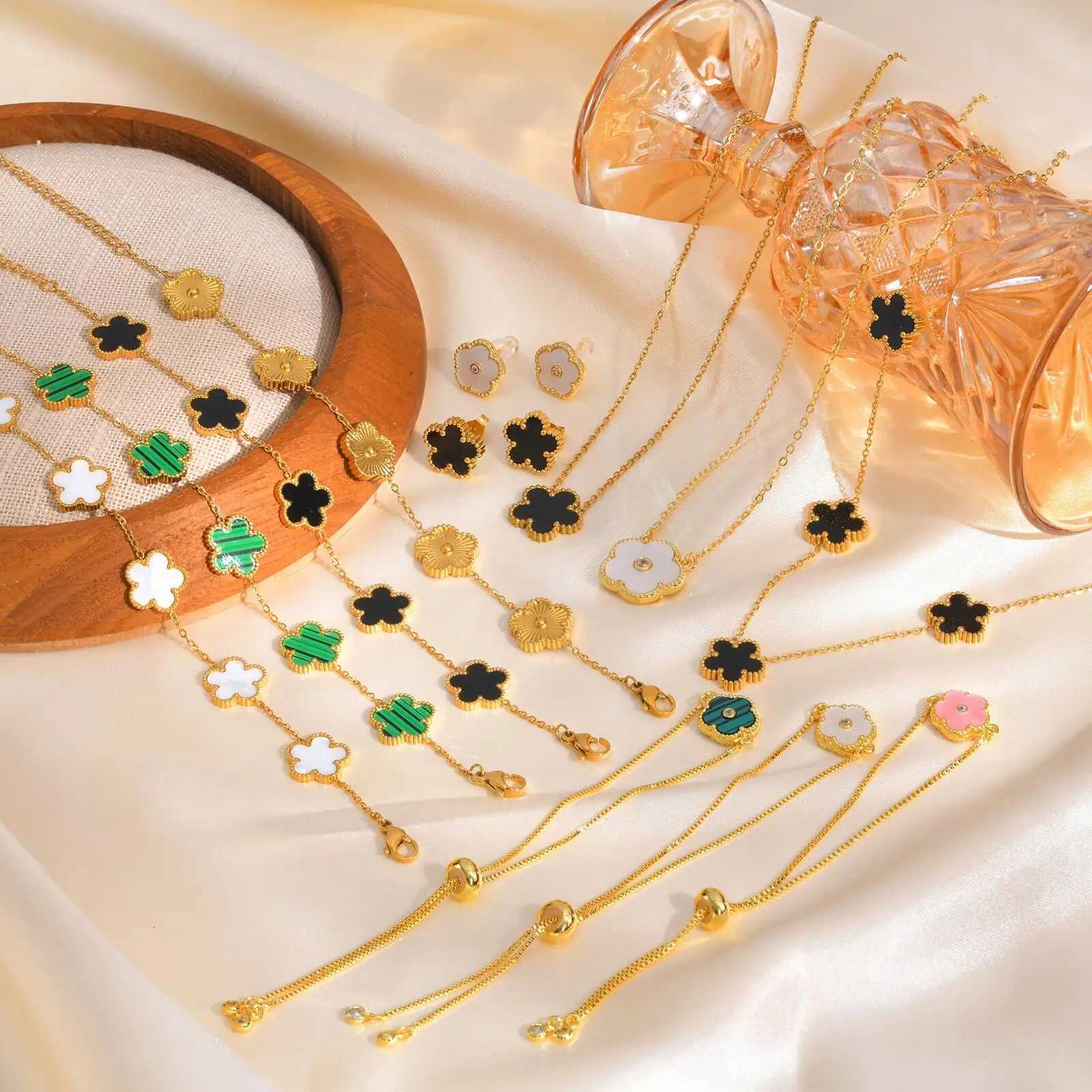 Vnox Luxury Wens Lucky Bracelets Five Flower Charms BraceletsClassic Stainl Steel Wristband Gift for Her S250912