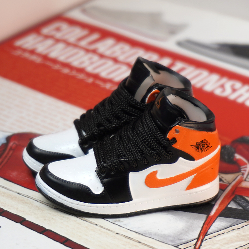 Creative Desk Decor Gift A Pair of Miniature Sneakers in Random Colors Basketball Shoe Ornament For Men Basketball Fan DIY Keychain Bag Accessory