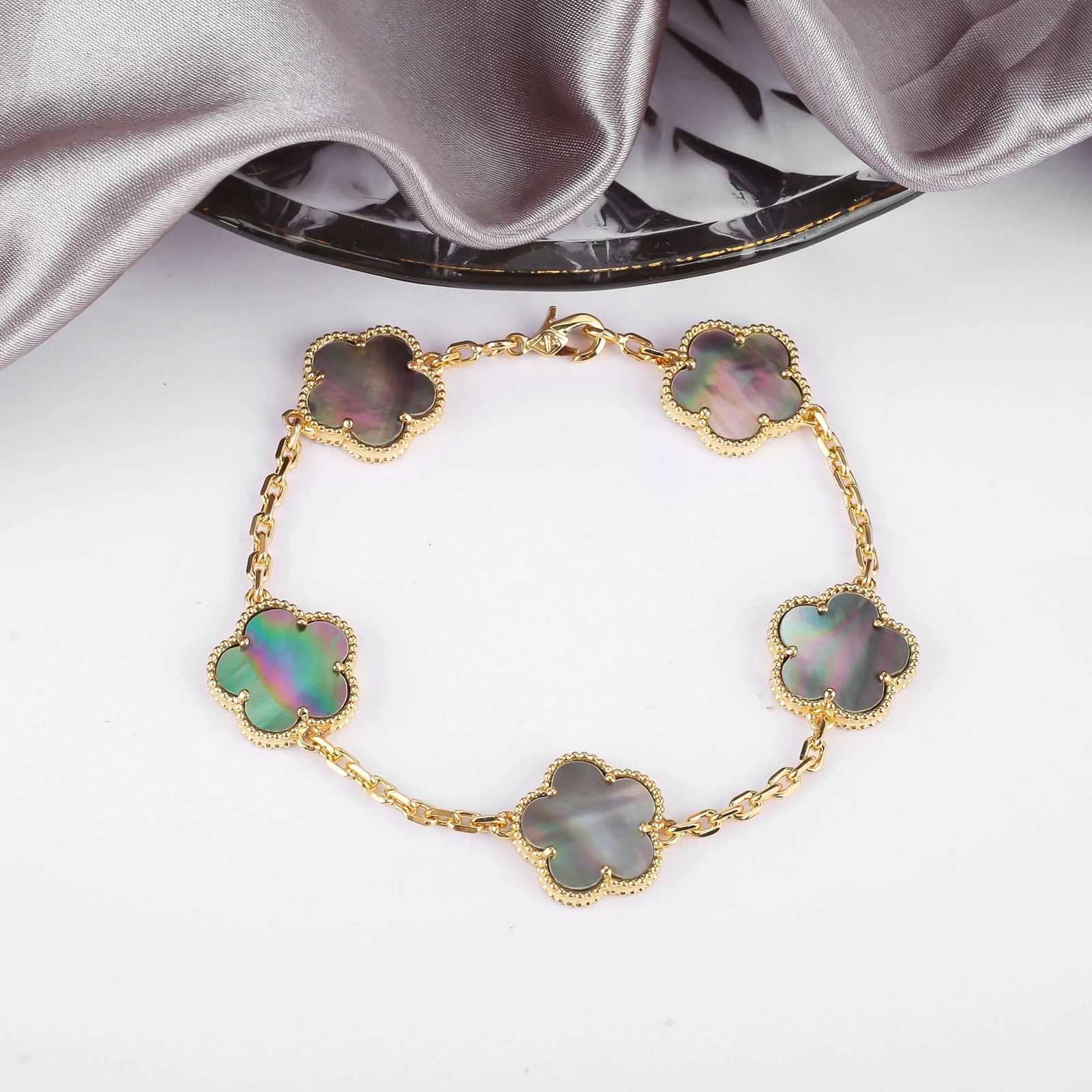 Shell Premium 15mm Natural Stone White Hot Five Flower S Bracelet Gold Silver Lucky bangle For Wen Girls Party Daily S250912 SAD03