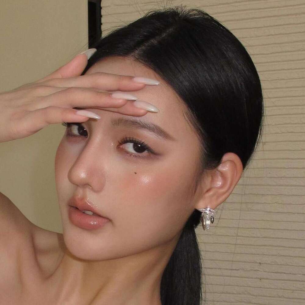 Simple and Elegant Exquisite Horse Eye Round Zircon Hoop for Women Summer Cool Feeling Stud Earrings