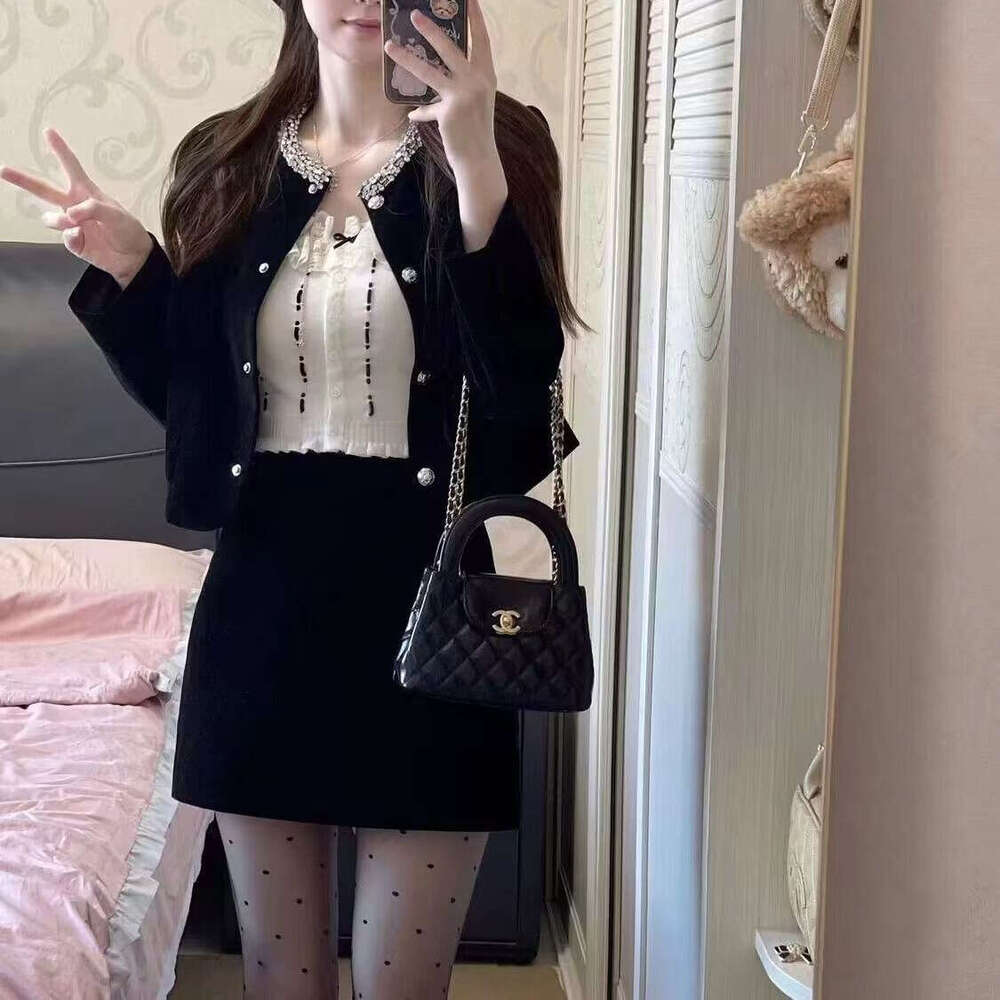 DHEssentials Two-Piece Set 2025 Autumn New High-End Hepburn Style Elegant Short Jacket High-Waisted Skirt for Women