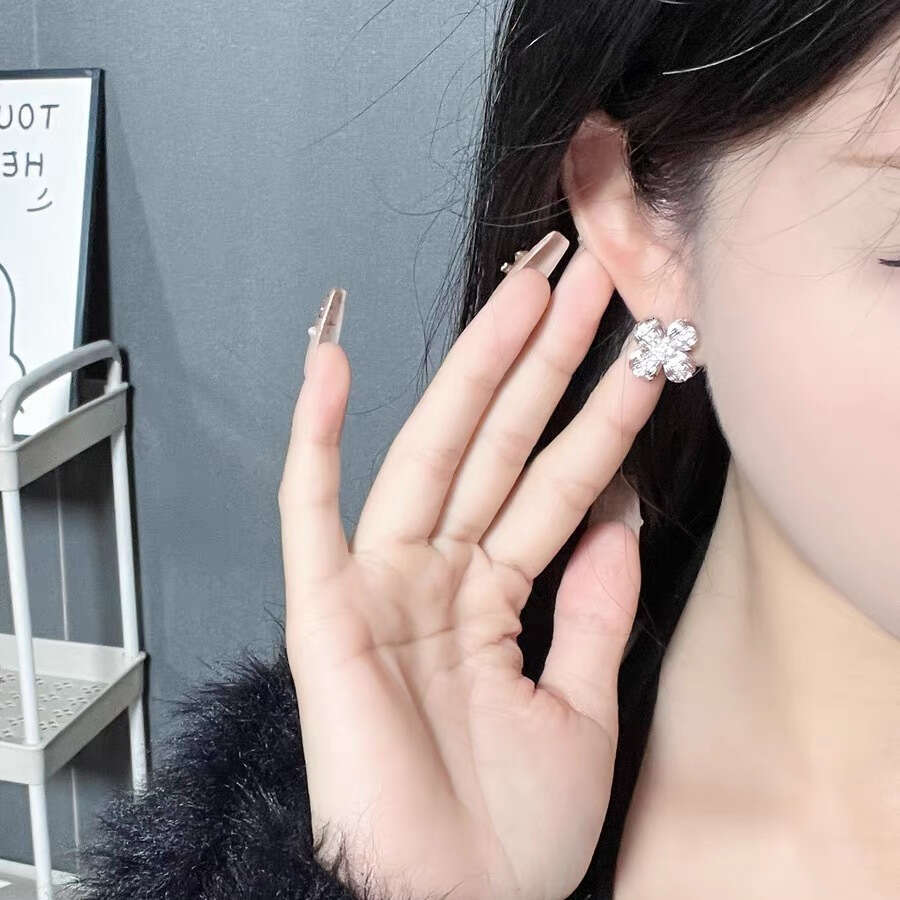 2025 Brilliant Petal Earrings for Women, Light High-End Earrings, Exquisite Ear Jewelry