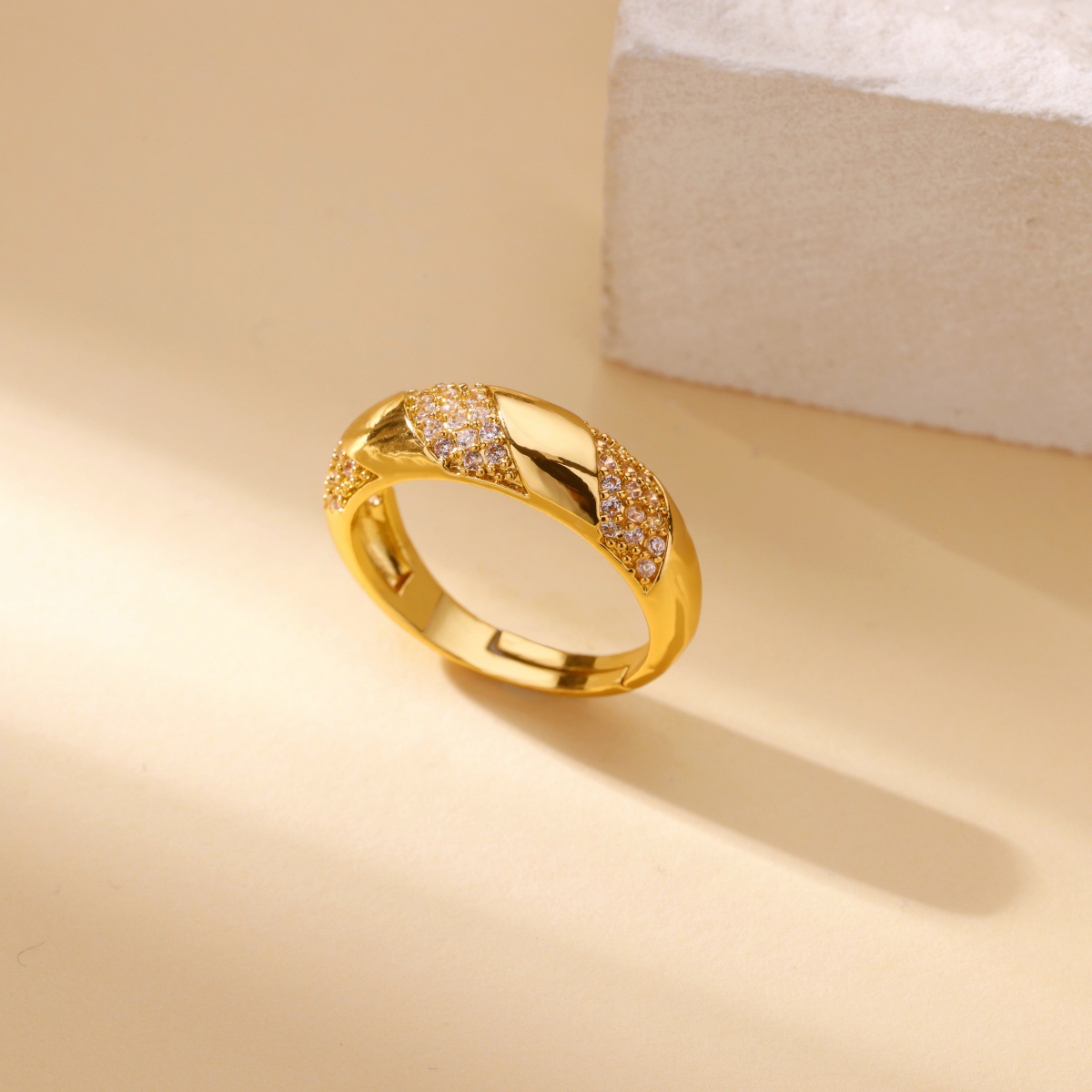 Fashionable Micro-Inlaid Zircon Couples Ring with Adjustable Fit