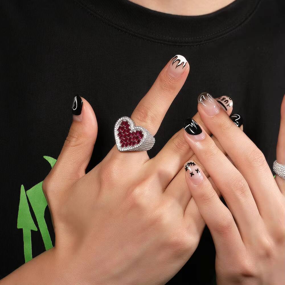 European and American style jewelry street trendsetter high-end rings personalized hip-hop new heart diamond rings cross-border