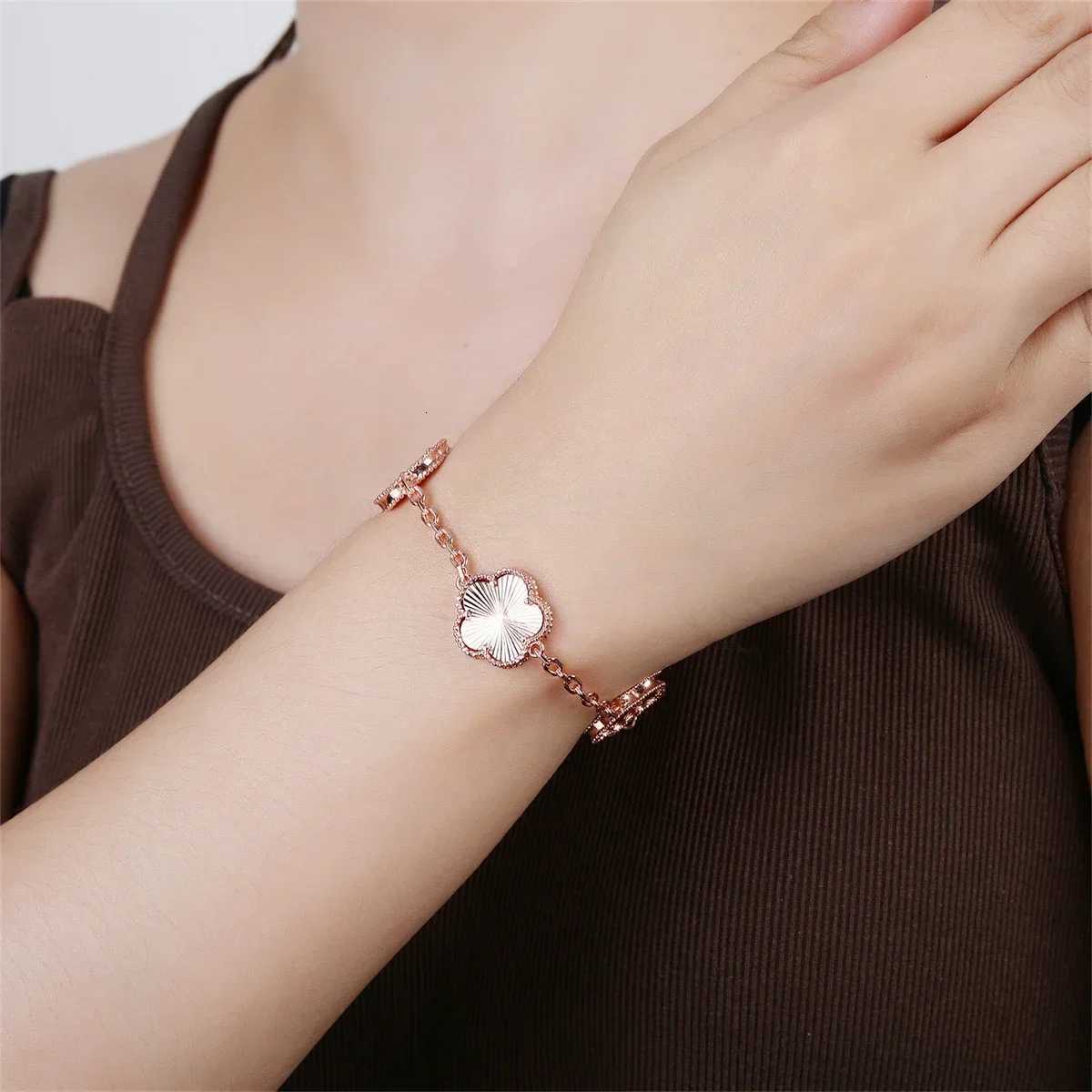 New Design Metal Plum 5 Flower Plant Bracelet Earring Gold Copper Plating Waterproof High Quality Wen Jewelry Gift S250912