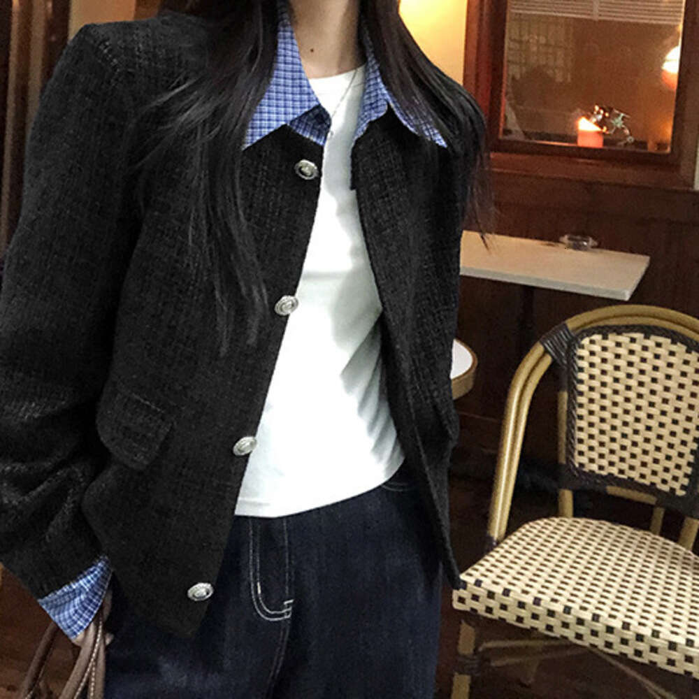 DHEssentials 2025 Autumn New French Socialite Fake Two-Piece Chanel-Style Short Coat for Women with High-End College Style and Elegant Top