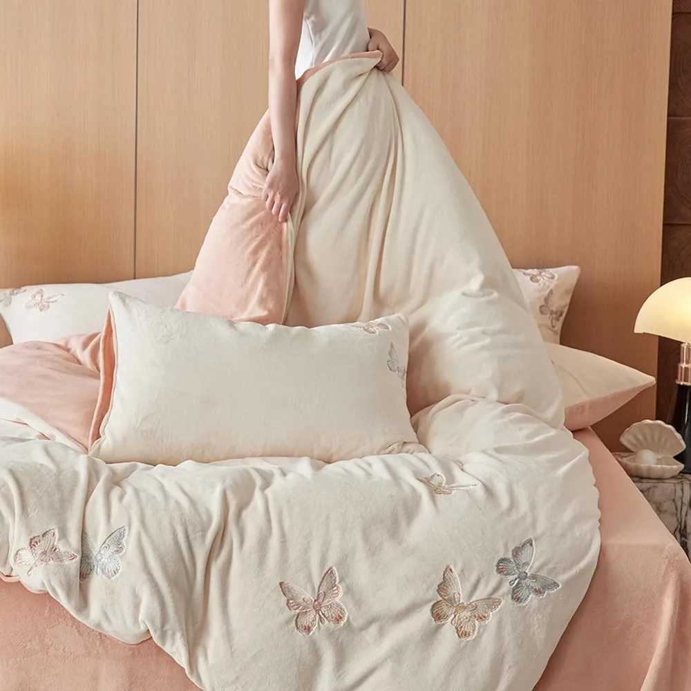 King Size Pink Butterfly Embroidered Fuzzy Duvet Cover Set 3 Piece Bedding with Zippered Closure C250912