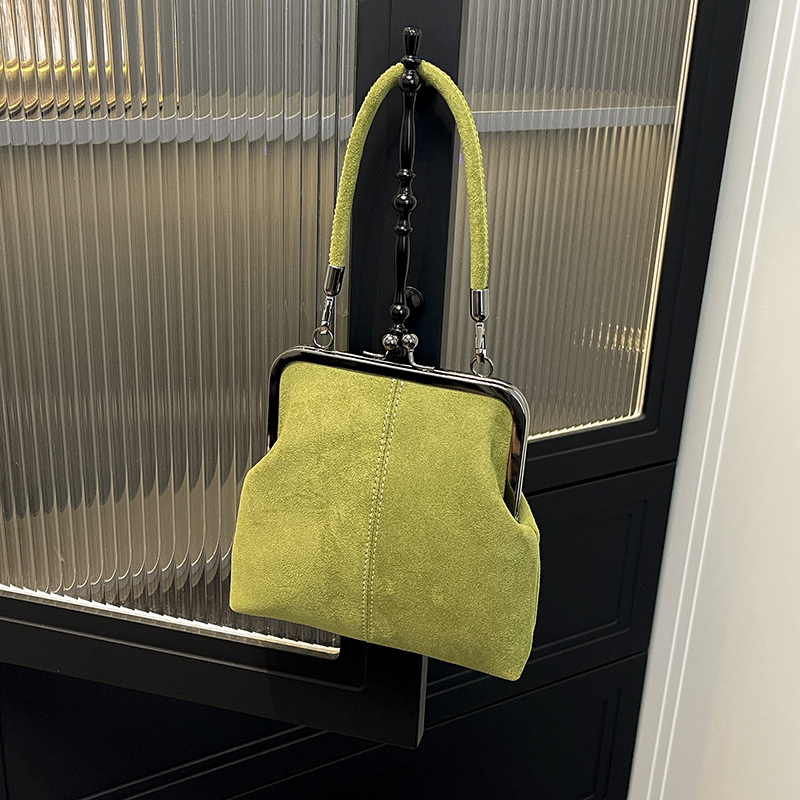 2025 Autumn Large Capacity Handbag Fashion Advanced Simple Exquisite Luxury Party Handbag Travel Daily Shopping Commuting Multi functional Shoulder Ba